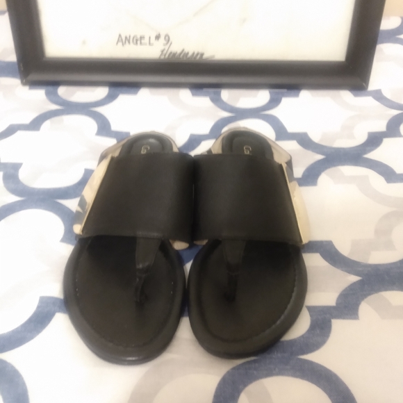 Shoes - Picture 3 of 8